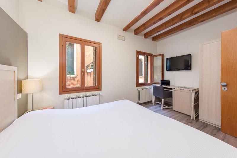 B And B Casanova Ai Tolentini Venedig Exteriör bild